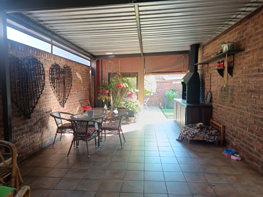 3 Bedroom Property for Sale in Rhodesdene Northern Cape